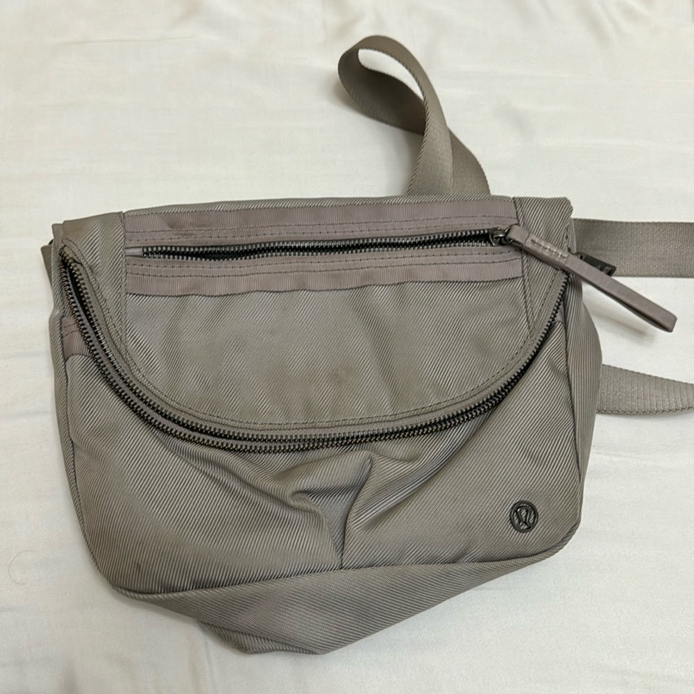 Lululemon grey festival crossbody bag